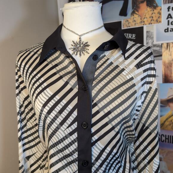 Retro Button Up Patterned Top - Picture 3 of 6